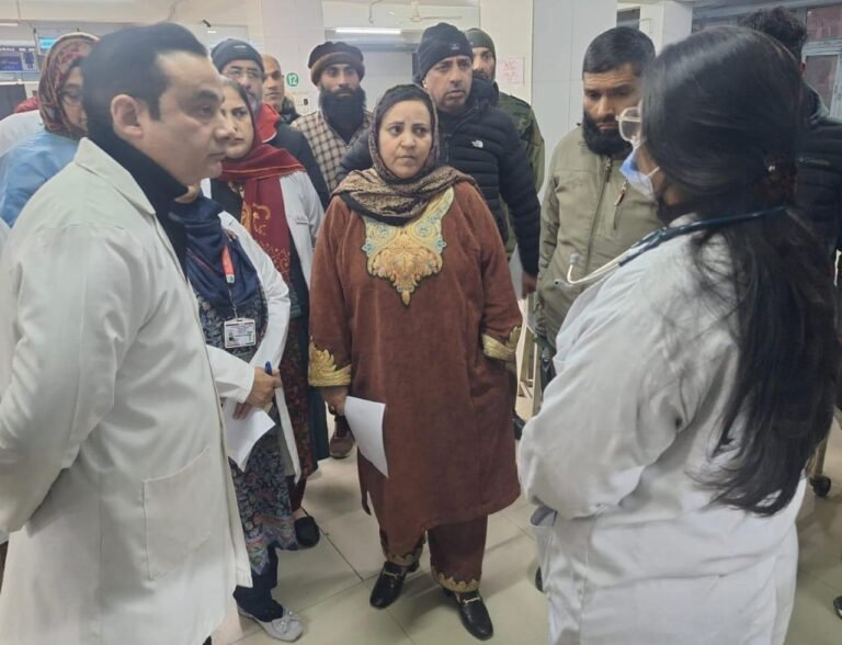 Sakeena Itoo Conducts Surprise Inspection of LD Hospital, Reviews Healthcare Facilities