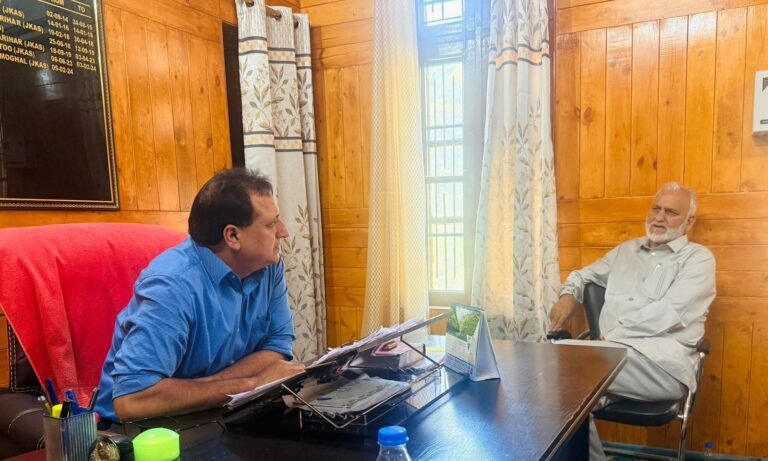 Senior Congress Leader G. M. Saroori Raises Key Public Issues with SDM Chatroo