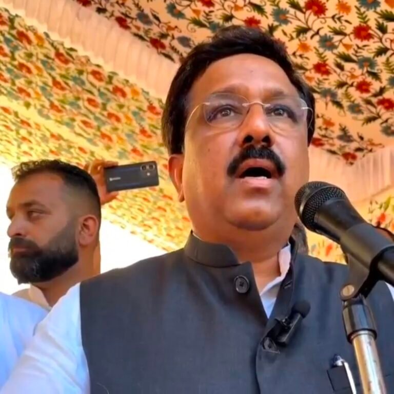 Congress leaders speaking at Voter Adhikar Samelan in Uri