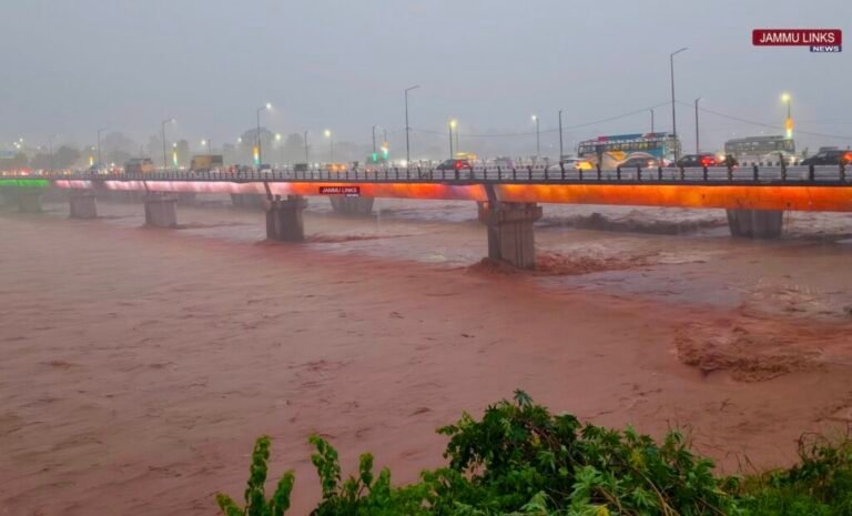 Red alert in J&K, Punjab, Himachal Pradesh, other states; showers expected in next 3 hours