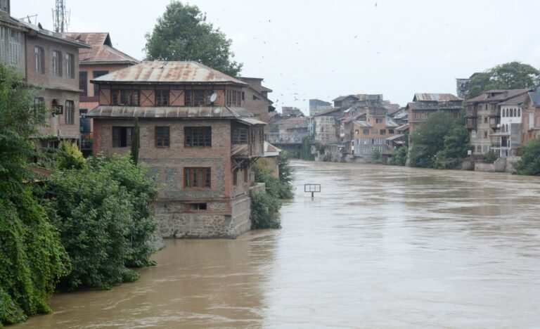 SDM Uri Issues Advisory as Jhelum Water Level Rises to 630 Cumecs