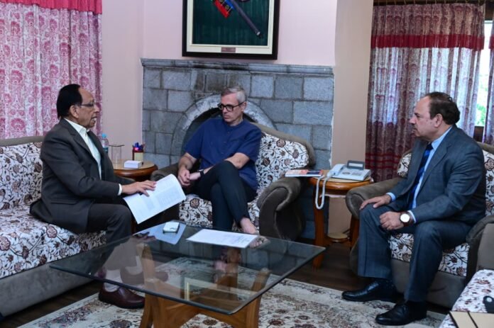 Prof. Gupta and CM Omar Abdullah discussing disaster preparedness