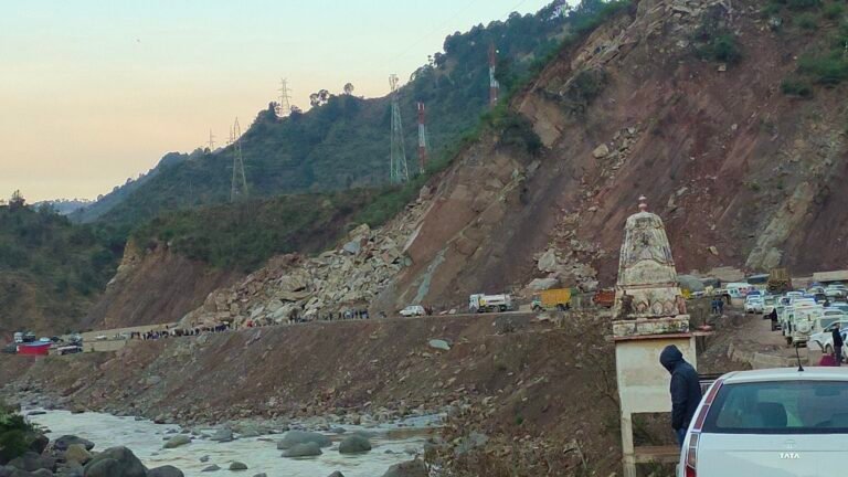 Slippery Road Conditions In Tharad Section Of J&K Highway, Only One-Way Traffic Permitted