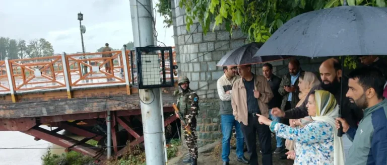 Health Minister, Advisor To CM Visit Irrigation And Flood Control Room Rambagh; Review Prevailing Flood Situation